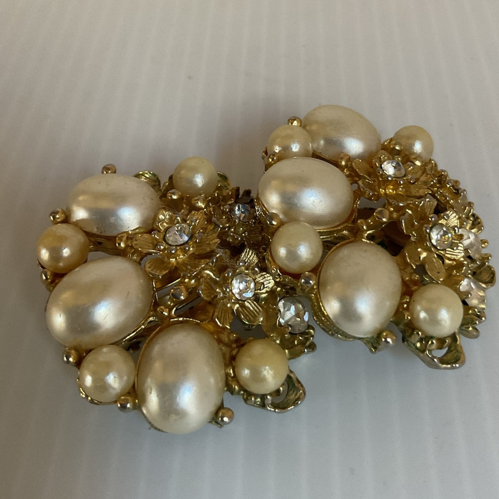 Vintage Gold Tone Faux Pearl Rhinestone Cluster Clip On Earrings Statement - Picture 7 of 7